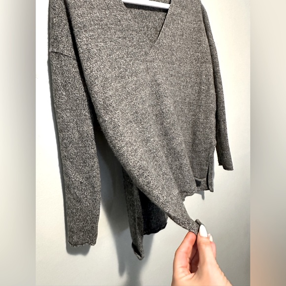 Aritzia Babaton Wool and Linen blend sweater grey v-neck size S - Picture 4 of 9
